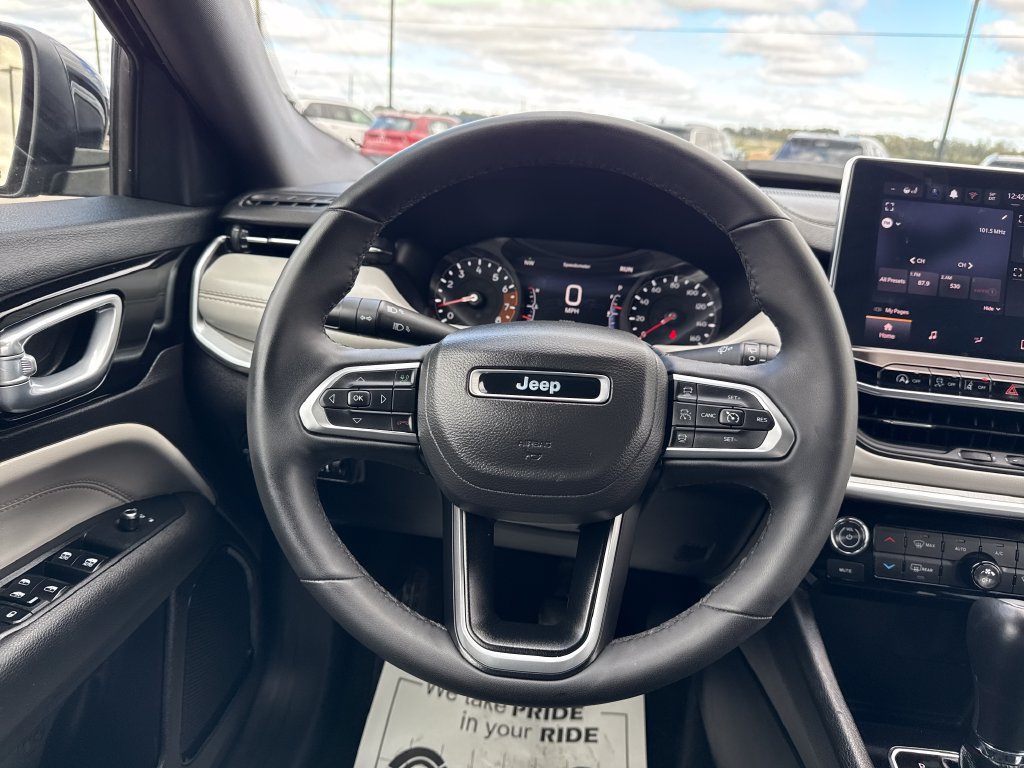Used 2025 Jeep Compass Limited AWD/4WD image 14