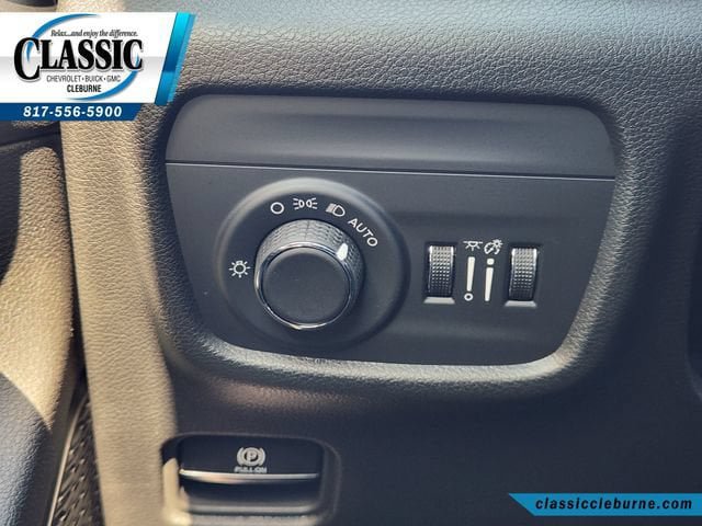 Used 2025 Jeep Grand Cherokee Altitude RWD image 23