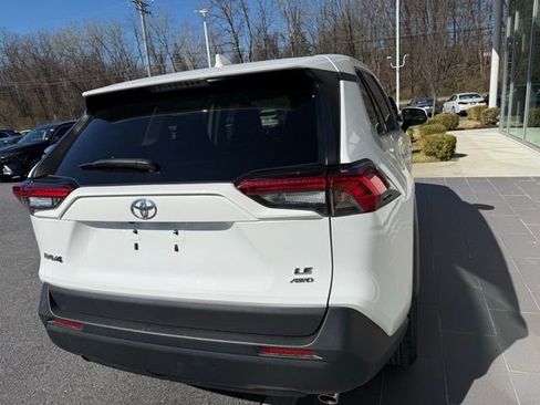 Used 2022 Toyota RAV4 LE w/ Carpet Mat Package (TMS) AWD/4WD image 5