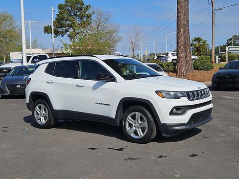 Used 2024 Jeep Compass Latitude AWD/4WD image 1