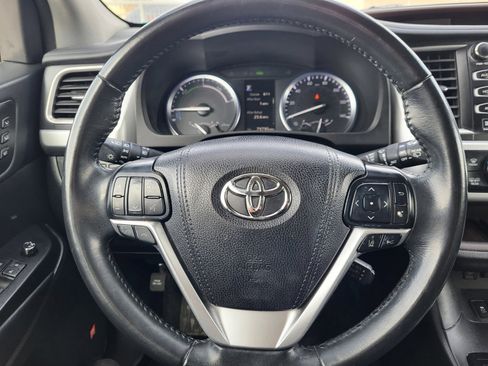 Used 2017 Toyota Highlander Limited image 9