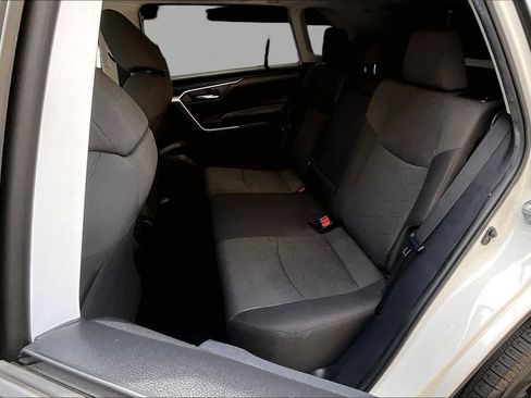 Used 2021 Toyota RAV4 XLE w/ Convenience Package FWD image 21