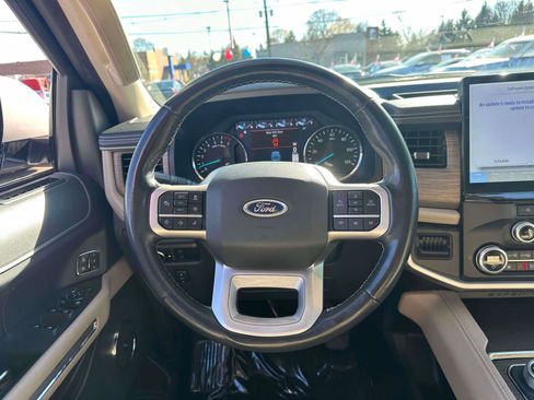 Used 2024 Ford Expedition Limited image 13
