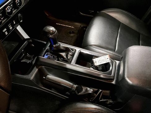 Used 2019 Toyota Tacoma TRD Sport image 16