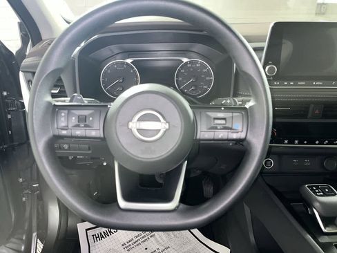 Used 2023 Nissan Rogue SV FWD image 16