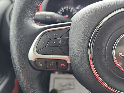 Used 2023 Jeep Renegade Latitude w/ Sun/Sound Group AWD/4WD image 18