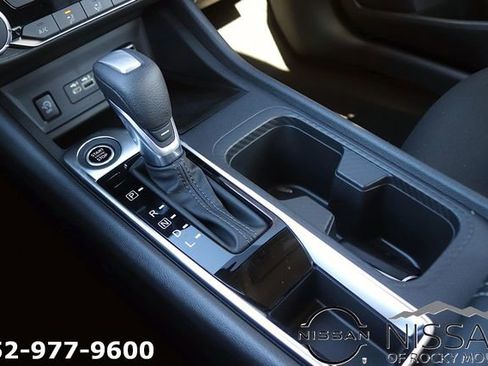 New 2025 Nissan Sentra SV w/ Trunk Package FWD image 17