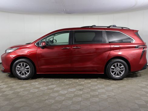Used 2023 Toyota Sienna XLE image 14