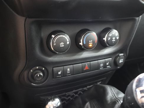 Used 2016 Jeep Wrangler Unlimited Sahara AWD/4WD image 38