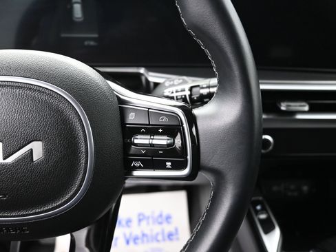 Used 2025 Kia Sorento S image 11