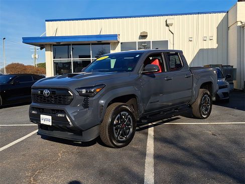 Used 2024 Toyota Tacoma TRD Sport image 3