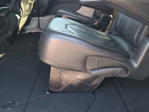Used 2020 Chrysler Pacifica Touring-L Plus FWD image 25