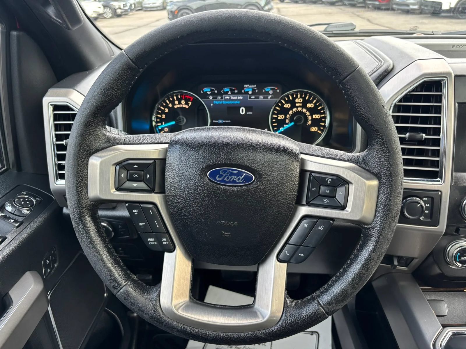 Used 2015 Ford F150 Platinum w/ Equipment Group 701A Luxury AWD/4WD image 12