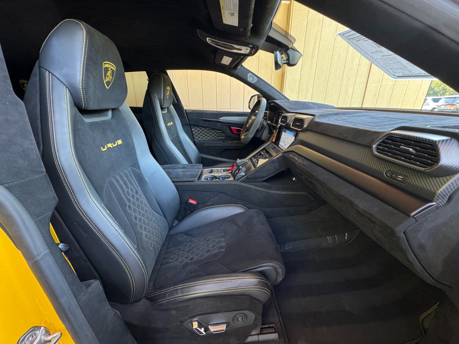 Used 2023 Lamborghini Urus Performante AWD/4WD image 23