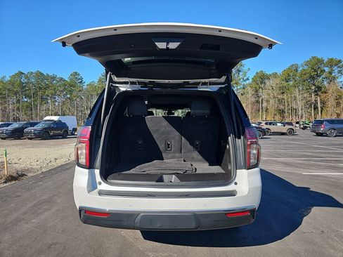 Used 2022 Chevrolet Tahoe LT w/ Luxury Package image 17