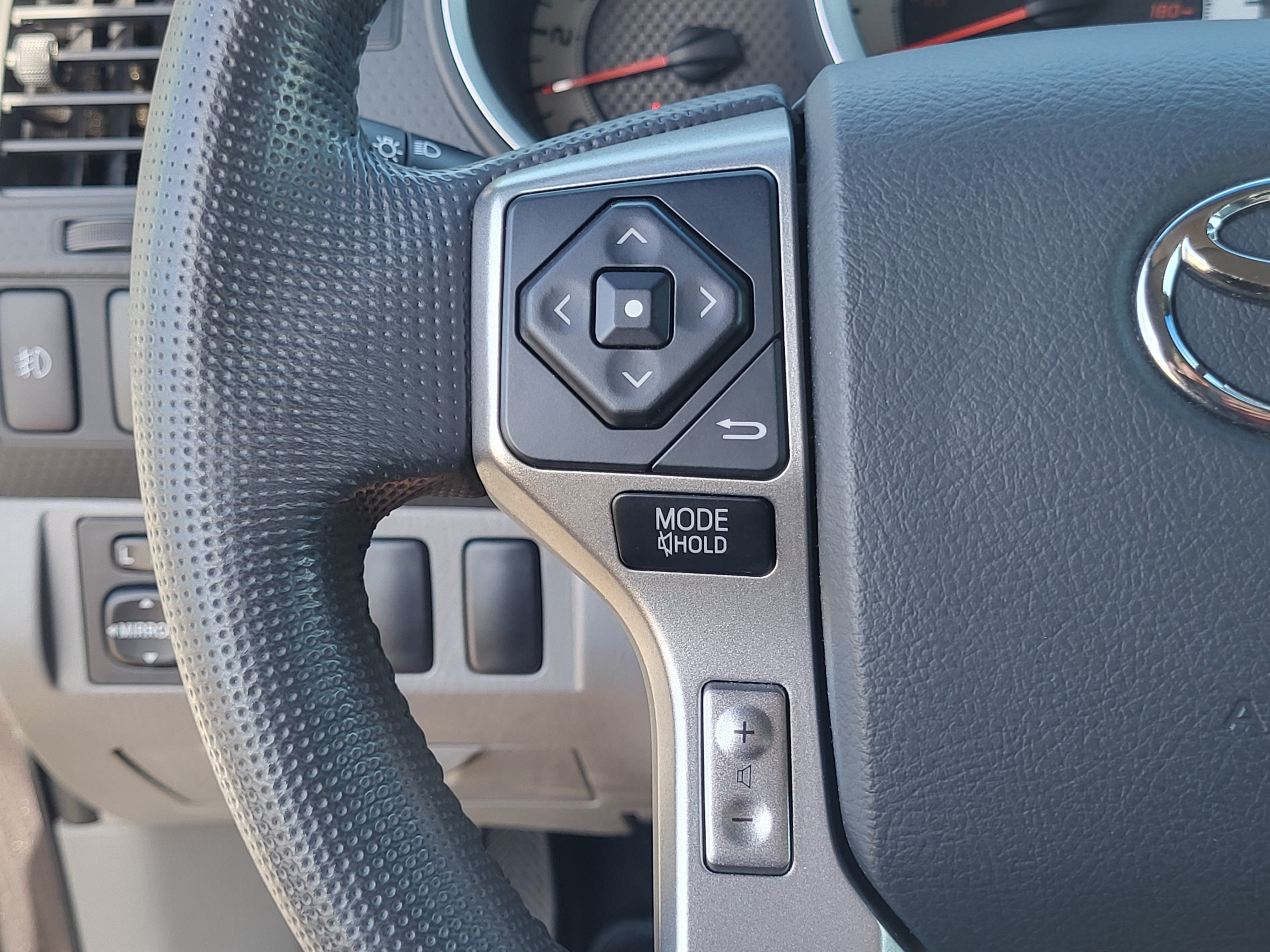 Used 2015 Toyota Tacoma PreRunner w/ SR5 Package RWD image 14