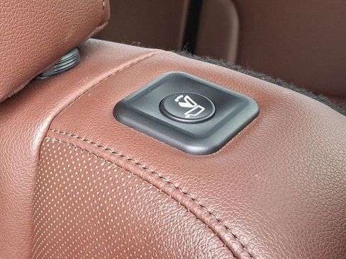Used 2023 Kia Telluride EX w/ EX Captain's Chair Package FWD image 11