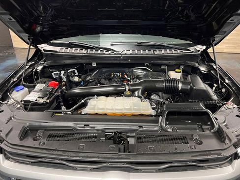 Used 2024 Ford Expedition XLT image 19