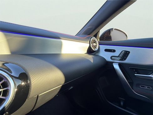 Used 2023 Mercedes-Benz CLA 250 image 30