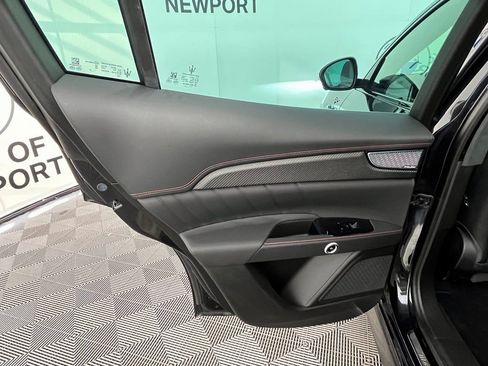 Used 2024 Maserati Grecale Trofeo image 28