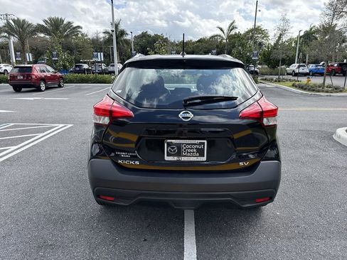 Used 2019 Nissan Kicks SV image 3