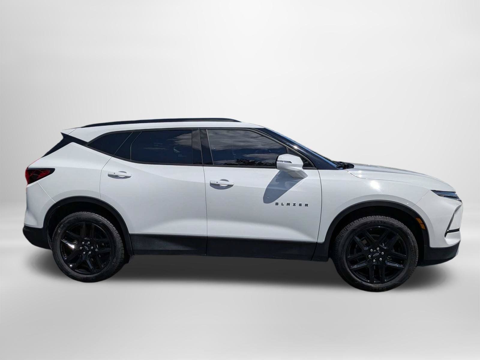Used 2023 Chevrolet Blazer LT FWD image 3