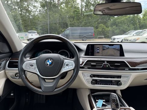Used 2018 BMW 740i RWD image 19