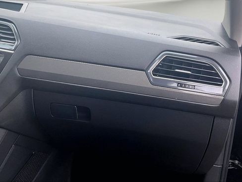 Used 2022 Volkswagen Tiguan SE image 26
