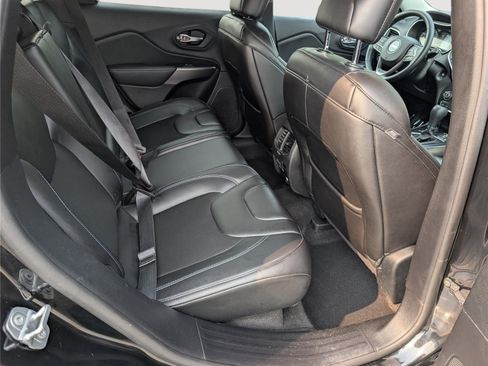 Used 2019 Jeep Cherokee Latitude Plus w/ Comfort/Convenience Group AWD/4WD image 11