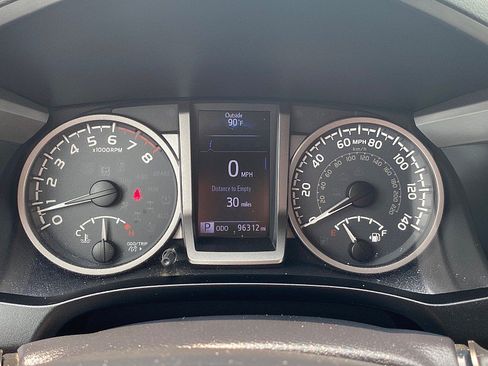 Used 2018 Toyota Tacoma SR5 AWD/4WD image 53