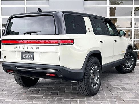 Used 2025 Rivian R1S Premium image 13