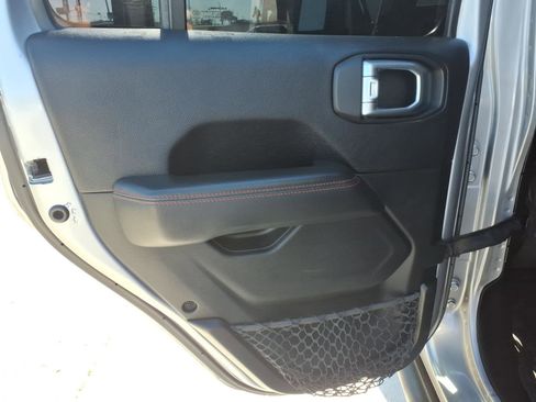 Used 2020 Jeep Gladiator Rubicon AWD/4WD image 15