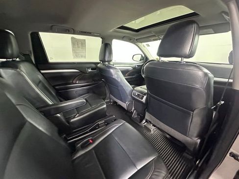 Used 2018 Toyota Highlander XLE AWD/4WD image 13
