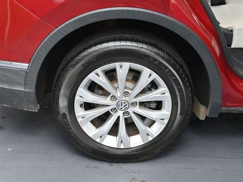 Used 2018 Volkswagen Tiguan SE w/ Panoramic Sunroof Package FWD image 37