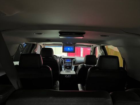 Used 2018 Cadillac Escalade ESV Luxury image 15