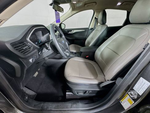 Used 2020 Ford Escape SE image 23