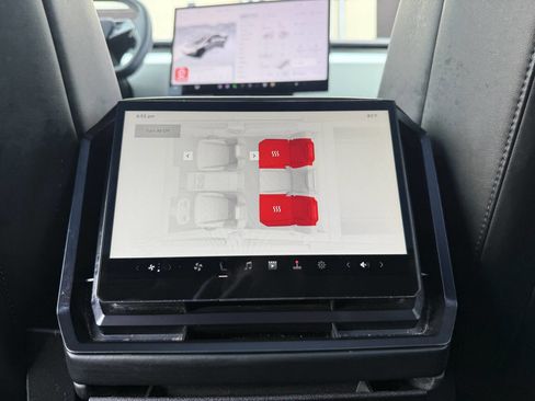 Used 2024 Tesla Cybertruck AWD Crew Cab image 27