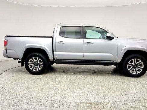 Used 2016 Toyota Tacoma Limited w/ Towing Package AWD/4WD image 4