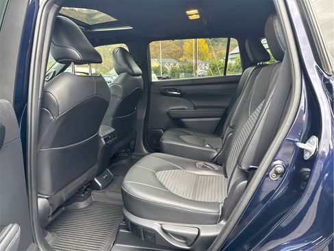 Used 2021 Toyota Highlander XSE image 12