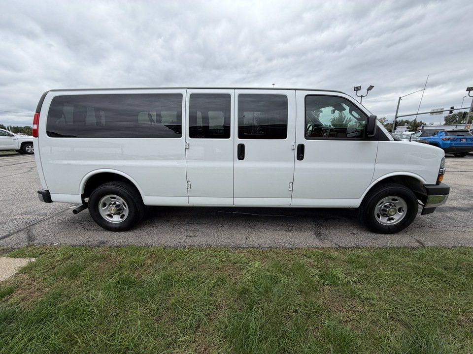 Used 2024 Chevrolet Express 3500 LT w/ LT Preferred Equipment Group RWD image 6