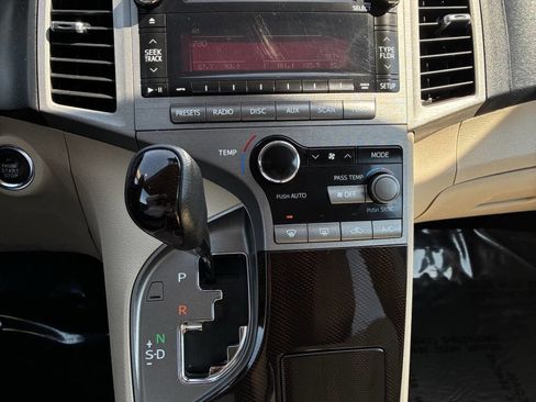 Used 2010 Toyota Venza image 13