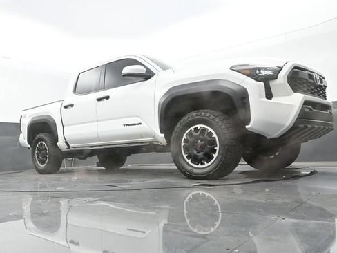 Used 2024 Toyota Tacoma TRD Off-Road AWD/4WD image 9