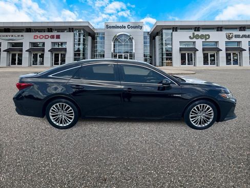 Used 2021 Toyota Avalon Limited w/ Advanced Safety Package FWD image 9