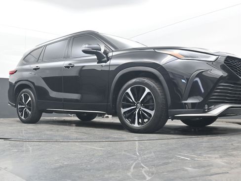 Used 2022 Toyota Highlander XSE image 25