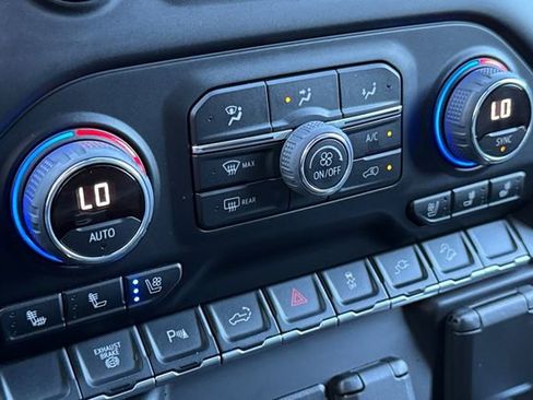 Used 2022 Chevrolet Silverado 3500 High Country w/ Z71 Off-Road Package image 28