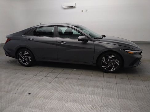 Used 2024 Hyundai Elantra Limited FWD image 11