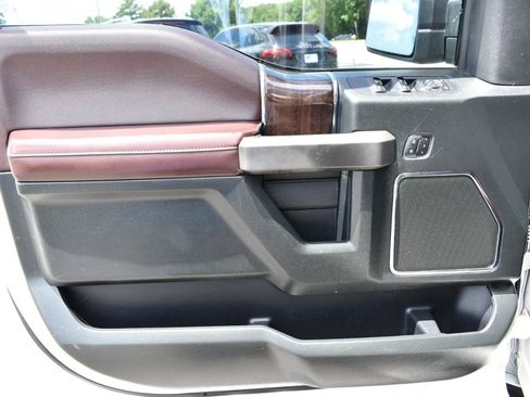 Used 2015 Ford F150 Platinum w/ Equipment Group 701A Luxury AWD/4WD image 34