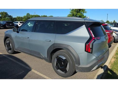 Used 2024 Kia EV9 Wind AWD/4WD image 3