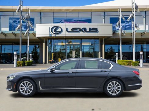 Used 2020 BMW 740i w/ Premium Package image 3