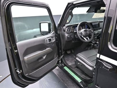 New 2026 Jeep Wrangler Unlimited Sahara AWD/4WD image 12